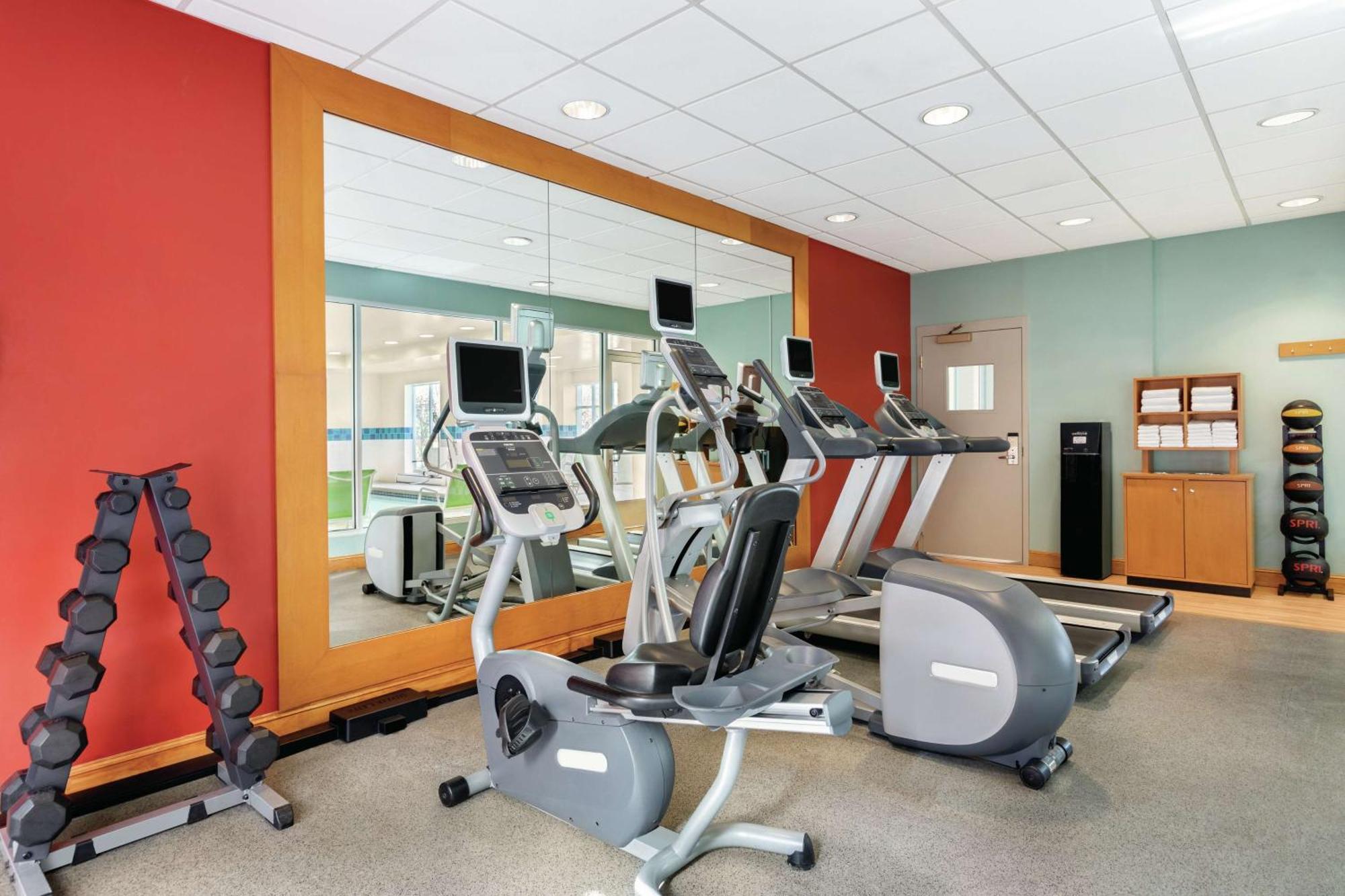 Hilton Garden Inn ברידג'ווטר מראה חיצוני תמונה