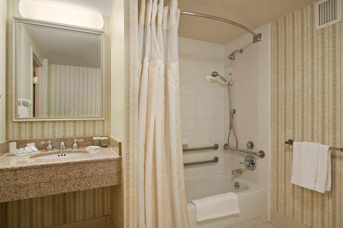 Hilton Garden Inn ברידג'ווטר מראה חיצוני תמונה